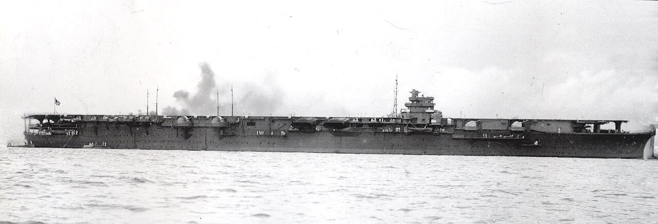 日本海軍航空母艦 翔鶴型「翔鶴」完成直後の写真。(Japanese Navy Aircraft Carrier Shokaku type "Shokaku" immediately after completion photo)