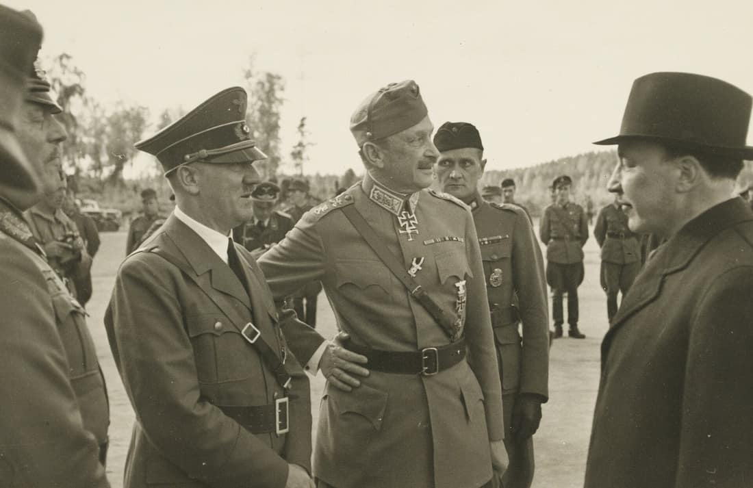 Valtakunnankansleri Adolf Hitler marsalkka Mannerheimin syntymäpäivillä, tapaaminen Immolan sotilaslentokentällä Lappeenrannan itäpuolella, nykyisen Imatran kaupungin alueella