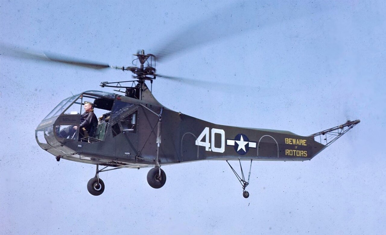 Sikorsky R-4 in a hover