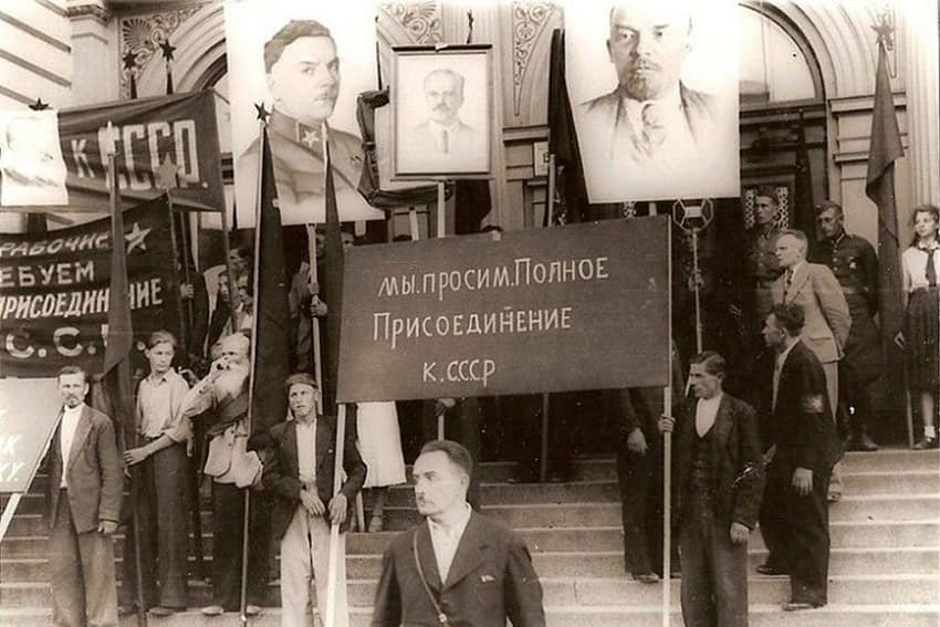 1940. We ask for full accession to the USSR. Unknown author.