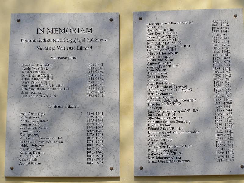 Plaque memorizing members of Estonian government who were killed by Communist terror. Location: residence of Government of Estonia (a.k.a. "The Stenbock House"), Toompea,Tallinn, Estonia. Date: May 2006.