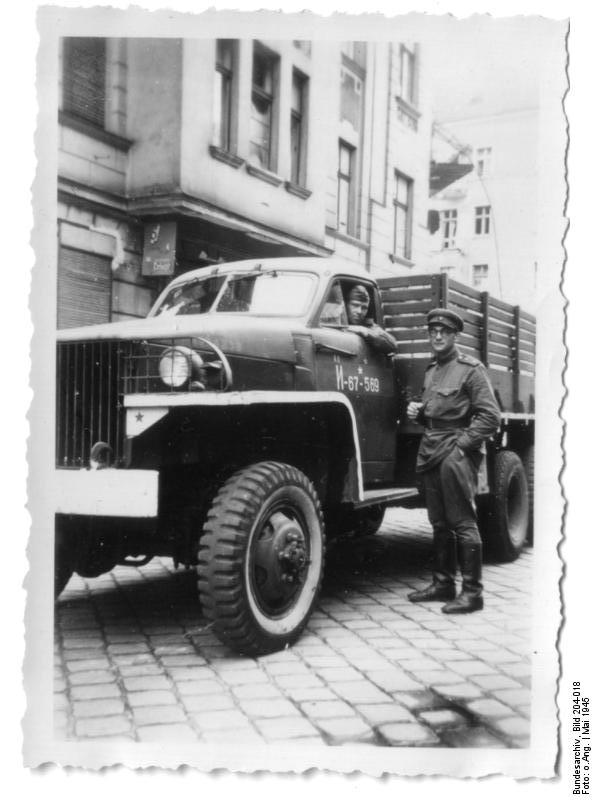 For documentary purposes the German Federal Archive often retained the original image captions, which may be erroneous, biased, obsolete or politically extreme. Berlin, Henryk Gorovits neben russischem LKW Berlin.- Henry