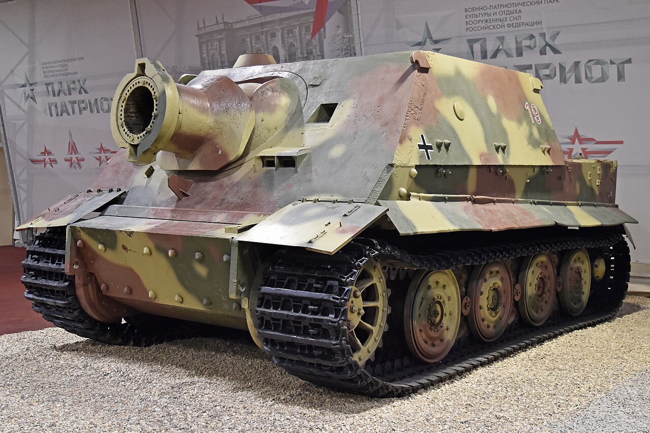 German WW2 era Heavy Assault Gun Official designation:- Sturmmörserwagen 606/4 mit 38 cm RW 61 Manufacturer:- Alkett Built:- October 1943 to January 1945 Total Production:- 19 Main Armament:- 380mm RW61 rocket launcher L