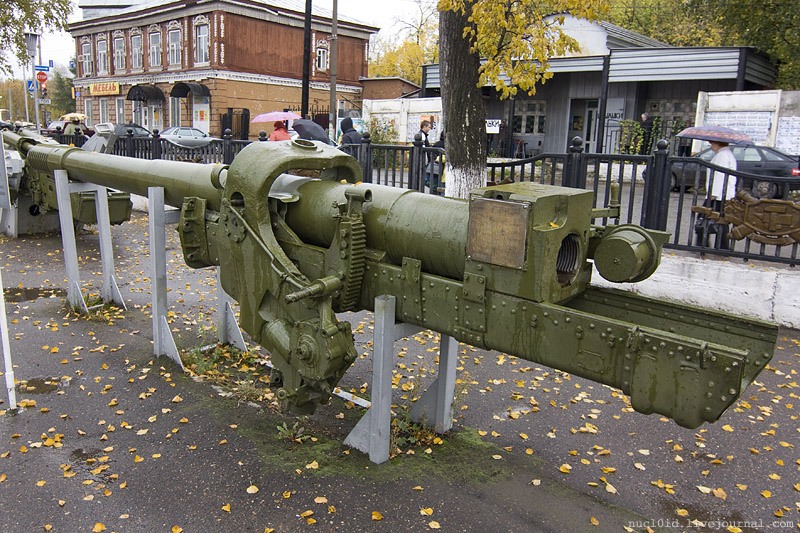 152-mm howitzer-gun M1937 (ML-20S, 1943) for armament of SU-152 self-propelled heavy howitzer. Motovilikha Plants museum in Perm Russia.