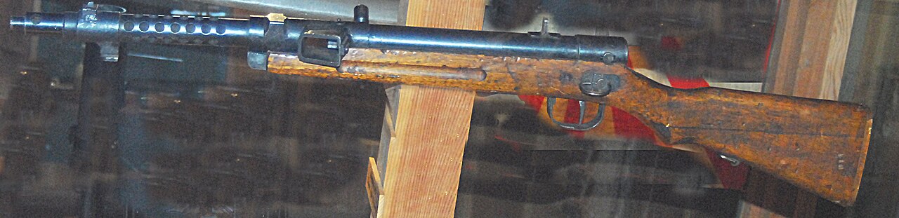 Type 100 submachine gun