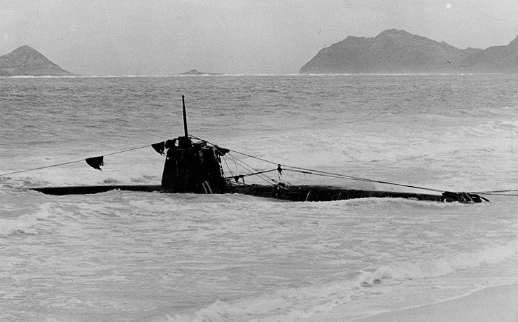Ko-hyoteki class submarine grounded in the surf on Oahu after the Attack on Pearl Harbor, December 1941.
