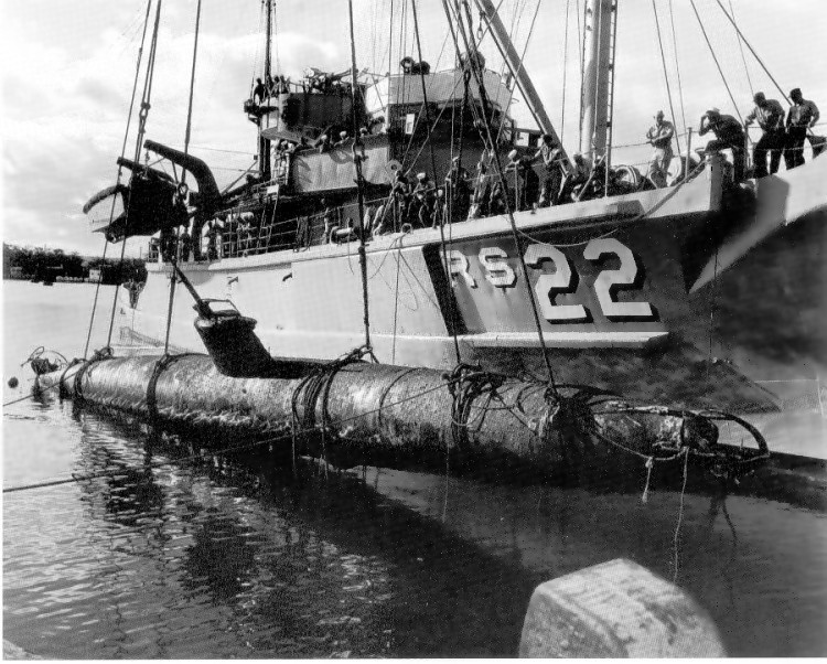 USS Current lifting midget sub from Hawaii in July 1960