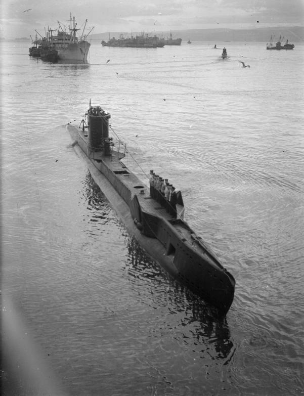 HM Submarine ULTIMATUM setting off from Holy Loch.