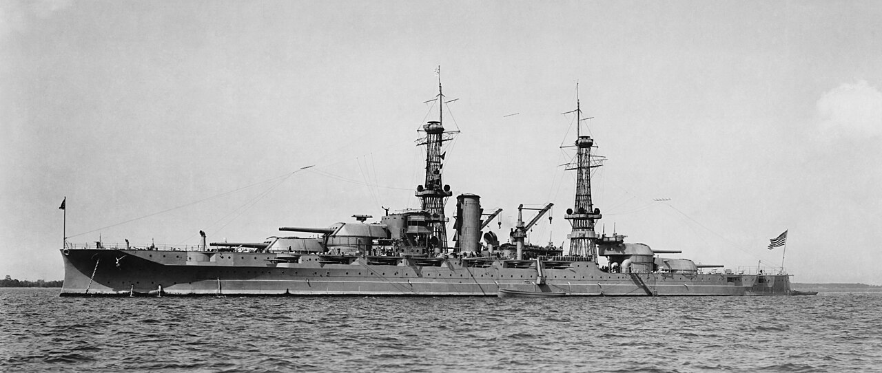 Arizona (BB39) port bow, before being modernized at Norfolk Naval Shipyard between May 1929 and January 1930