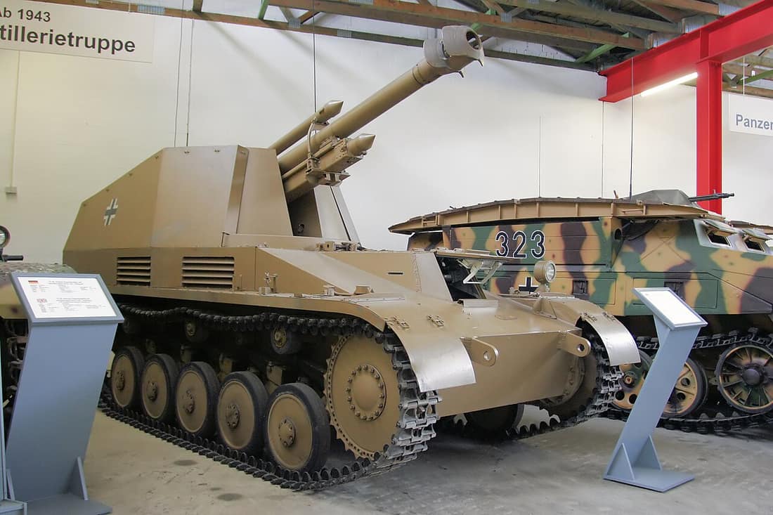 Leichte Feldhaubitze 18/2 auf Fahrgestell Panzerkampfwagen II "Wespe" (Sd.Kfz. 124) on display at the Deutsches Panzermuseum Munster , Germany.